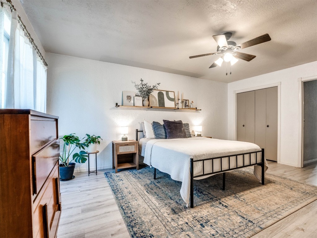2521 Cedar Park Drive, Oklahoma City, OK 73120 bedroom featuring a closet, light hardwood / wood-style flooring, ceiling fan, and a textured ceiling