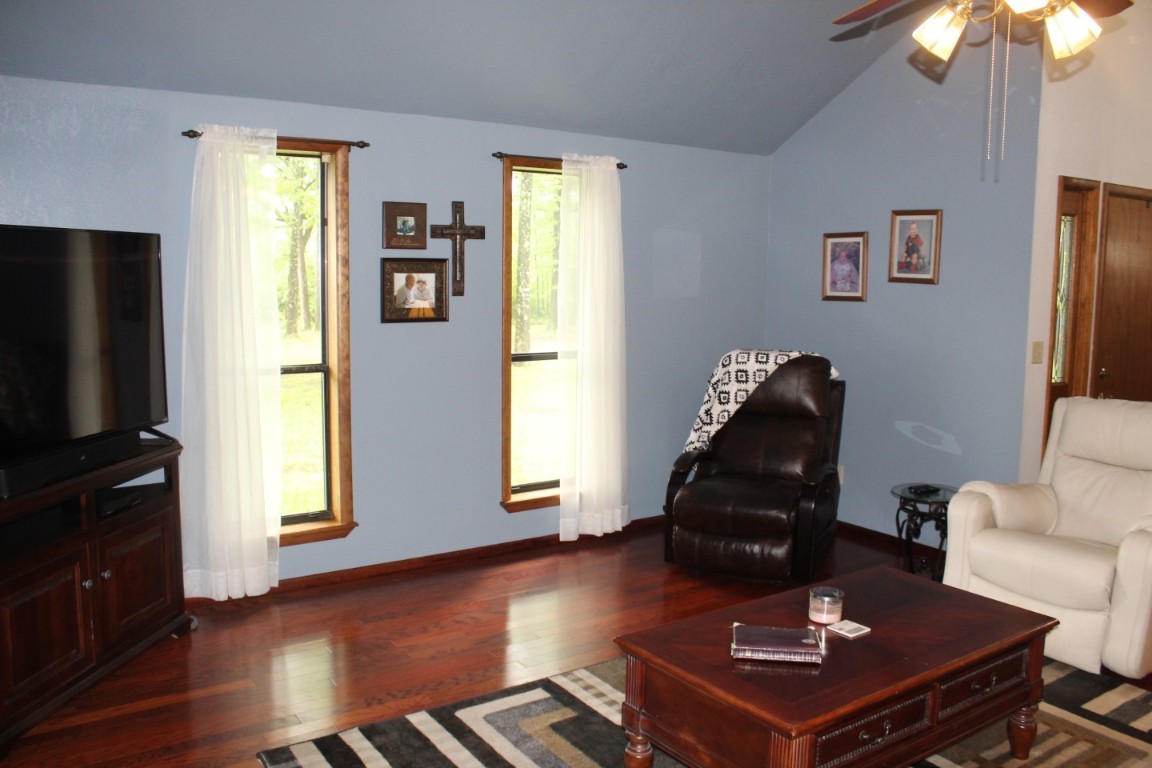511 Oak Hill, Broken Bow, OK 74728 living room featuring ceiling fan, dark hardwood / wood-style flooring, and lofted ceiling
