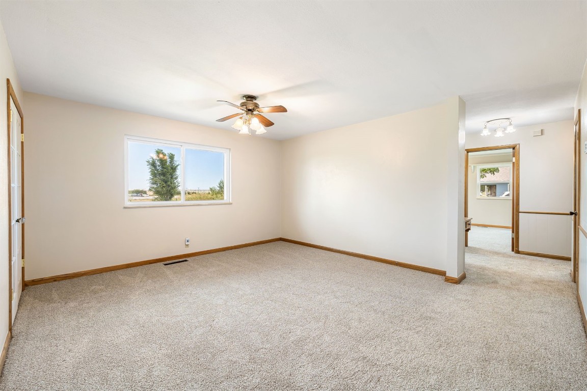 2500 S Choctaw Avenue, El Reno, OK 73036 unfurnished room featuring a healthy amount of sunlight and carpet flooring