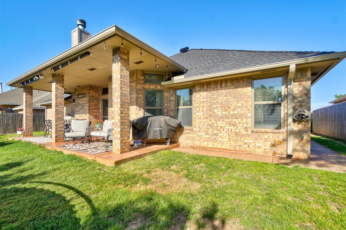 4005 Scissortail Drive, Yukon, OK 73099 back of house featuring a patio and a lawn