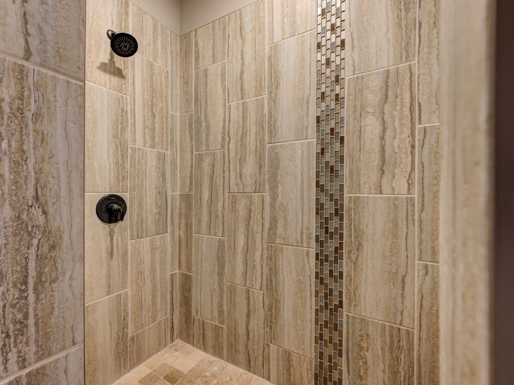 10916 SW 35th Terrace, Yukon, OK 73099 bathroom with a tile shower