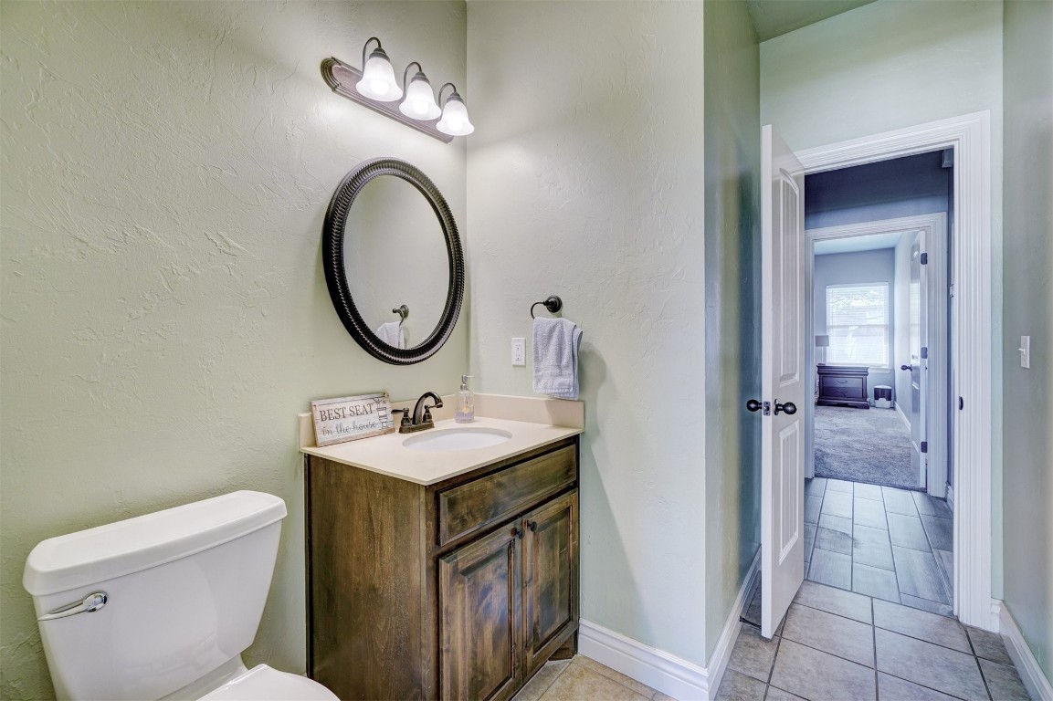 16009 Petaluma Place, Edmond, OK 73013 bathroom featuring large vanity, toilet, and tile flooring