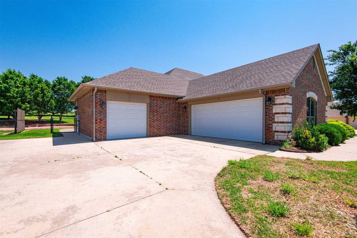 6790 Mint Julep Lane, Guthrie, OK 73044 rear view of house featuring a hot tub, a lawn, ceiling fan, and a patio area