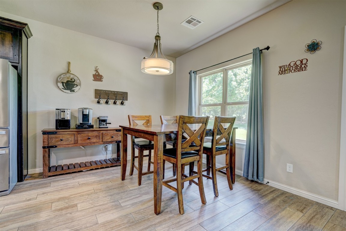 551 Canyon Creek Lane, Guthrie, OK 73044 dining area with light hardwood / wood-style flooring