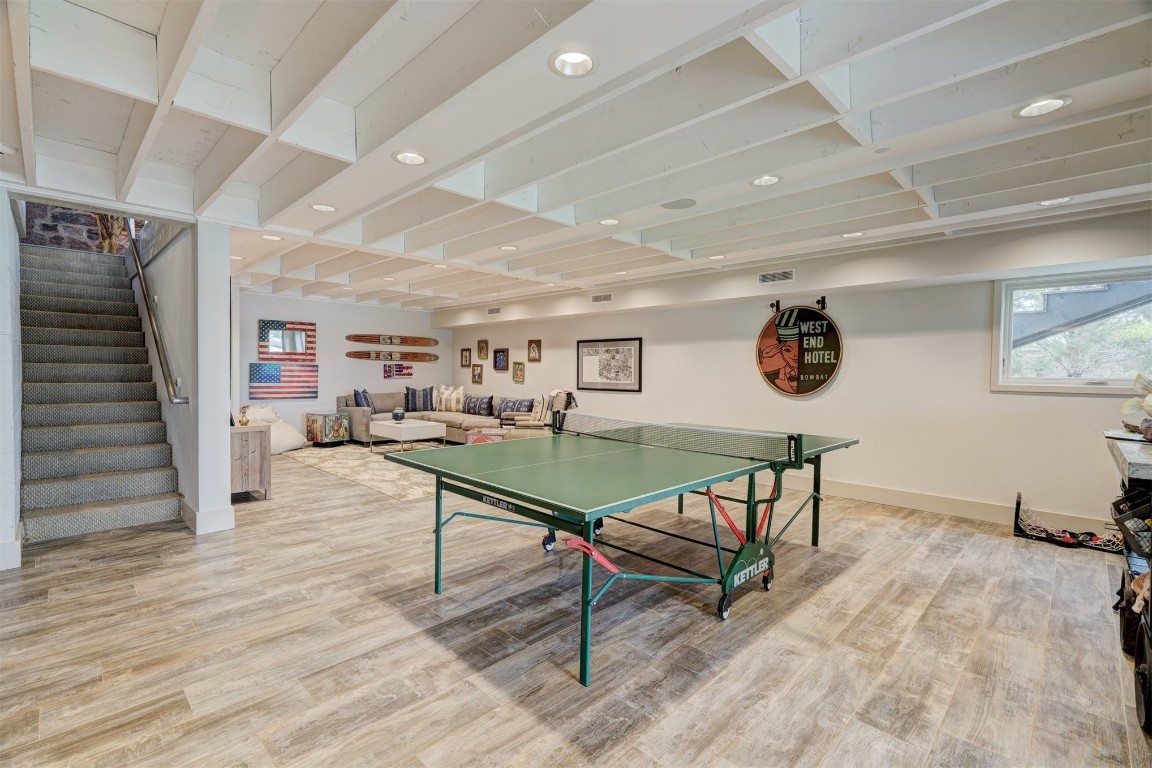 103 E Shore Drive, Arcadia, OK 73007 recreation room featuring hardwood / wood-style floors