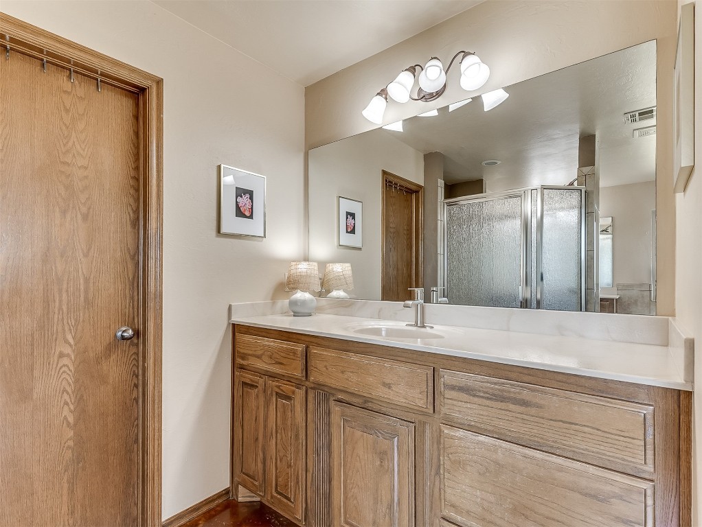3952 NE Arrowhead Road, Piedmont, OK 73078 bathroom with vanity