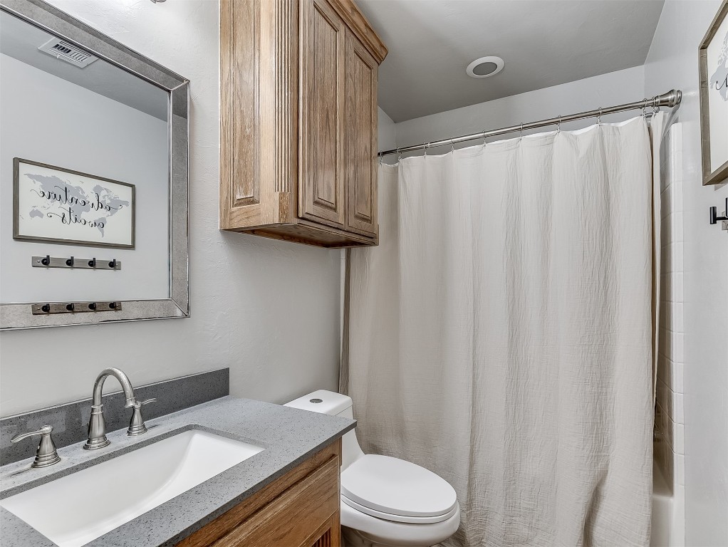 3952 NE Arrowhead Road, Piedmont, OK 73078 bathroom featuring large vanity and toilet