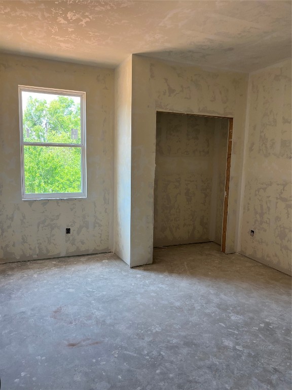 10305 Two Lakes Drive, Yukon, OK 73099 unfurnished room with concrete floors