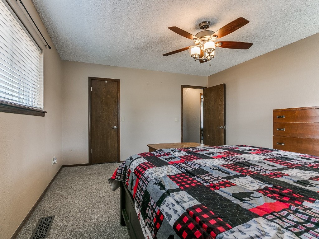 136 Sequoia Park Drive, Yukon, OK 73099 bedroom featuring a textured ceiling, carpet floors, and ceiling fan