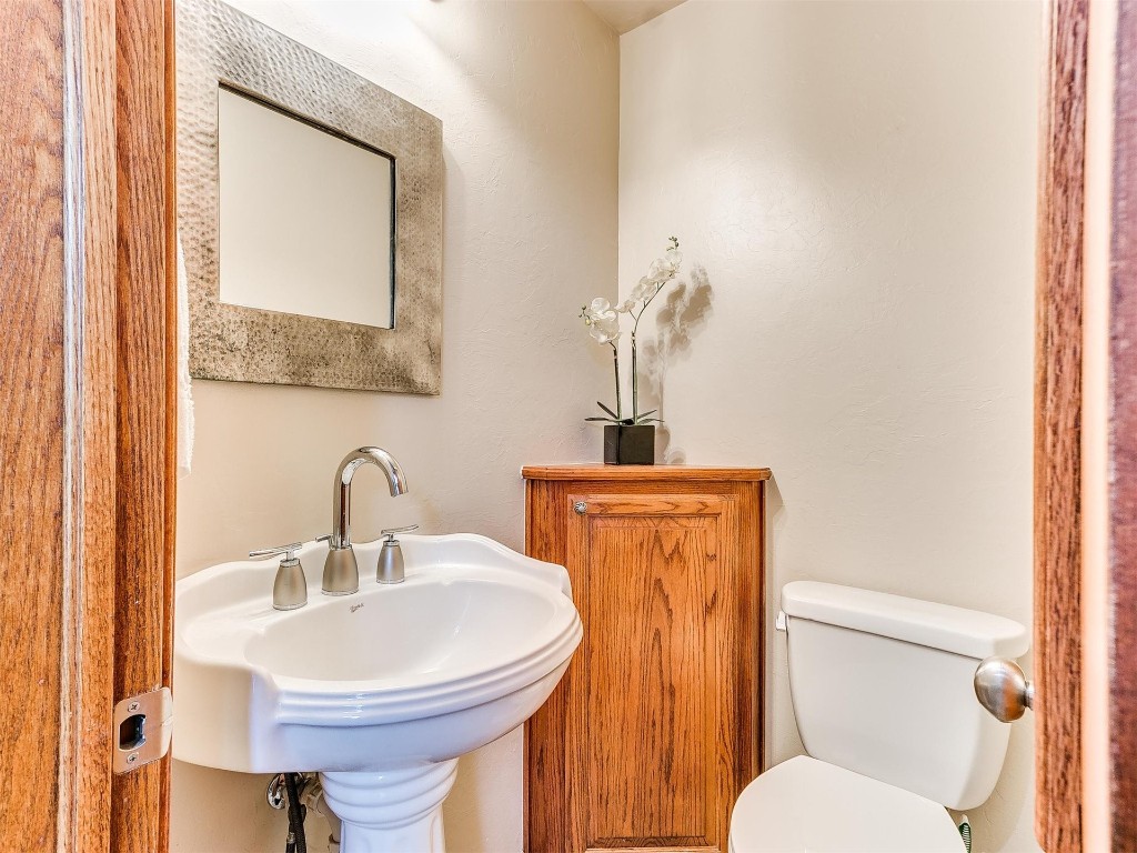 749 Gallant Fox Court, Edmond, OK 73025 bathroom featuring toilet and sink