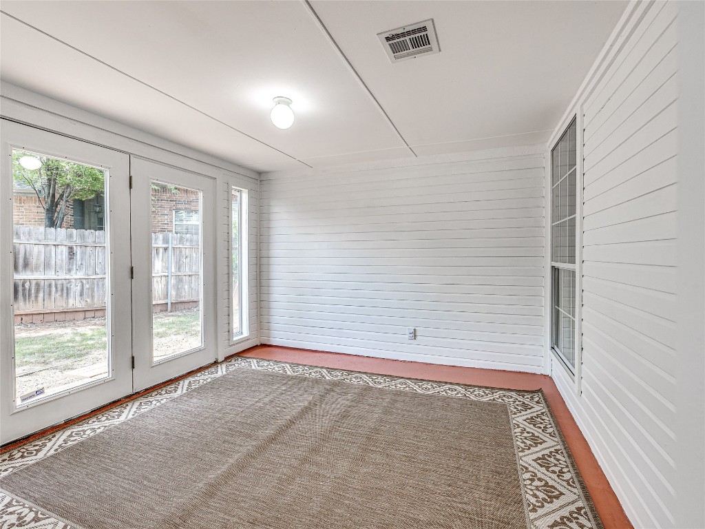 6913 NW 133rd Terrace, Oklahoma City, OK 73142 unfurnished sunroom featuring a healthy amount of sunlight
