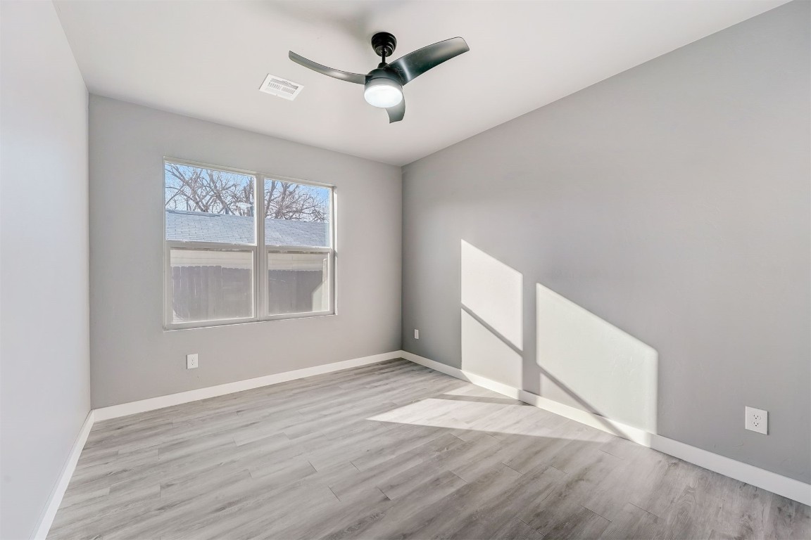 1721 N Jordan Avenue, Oklahoma City, OK 73111 unfurnished room featuring light hardwood / wood-style flooring and ceiling fan