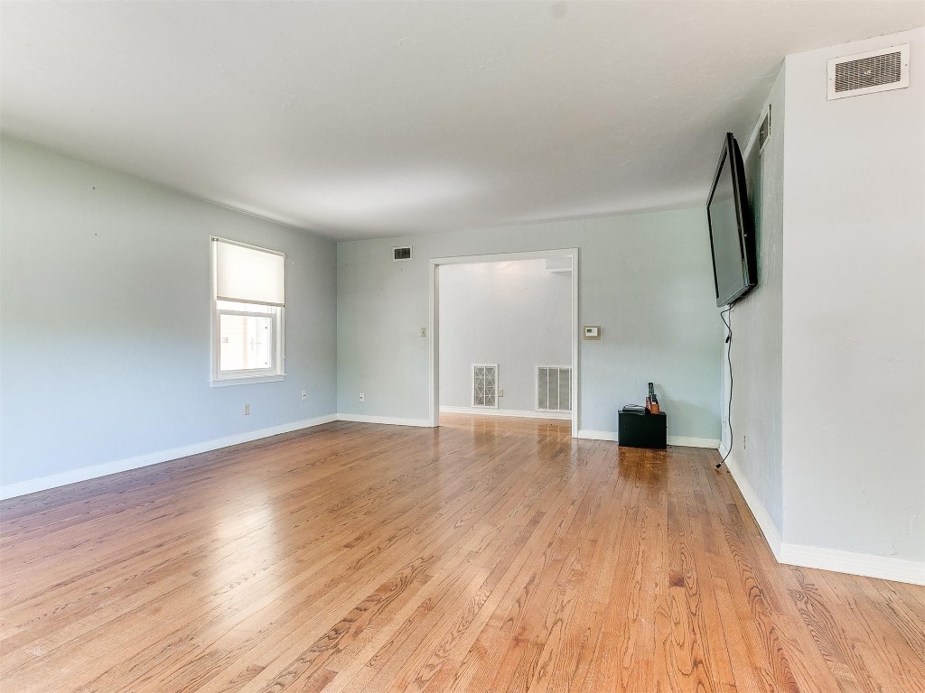 323 N Broad Street, Guthrie, OK 73044 empty room with light wood-type flooring