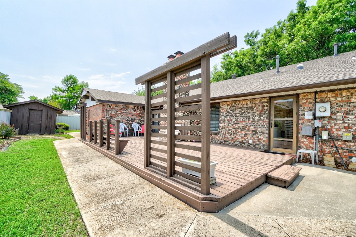 1707 Northcliff Avenue, Norman, OK 73071 wooden terrace featuring a storage shed