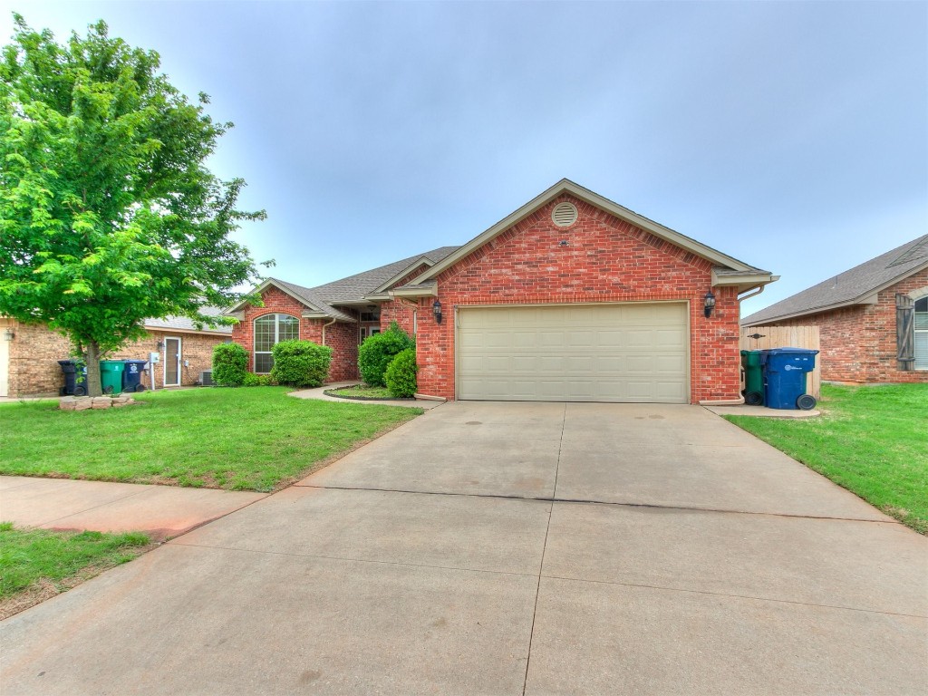 9101 Crooked Creek Lane, Moore, OK 73160 view of front of home featuring a garage and a front lawn