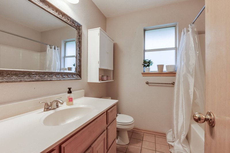 2708 NW 161st Street, Edmond, OK 73013 full bathroom with tile floors, shower / tub combo, toilet, and large vanity