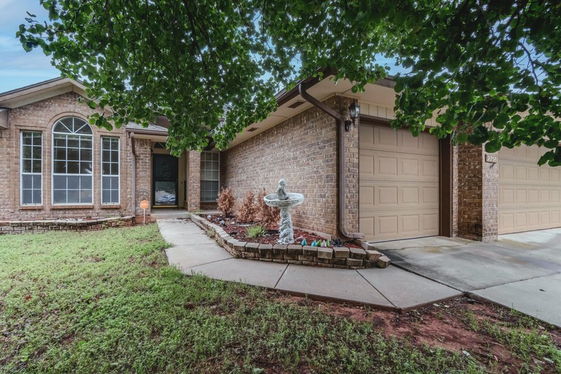 2708 NW 161st Street, Edmond, OK 73013 ranch-style home with a garage