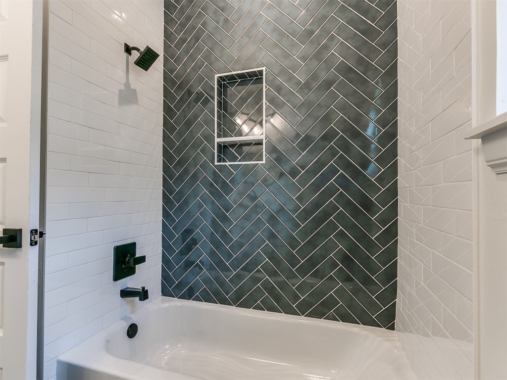 10440 SW 51 Street, Mustang, OK 73064 bathroom with tiled shower / bath combo