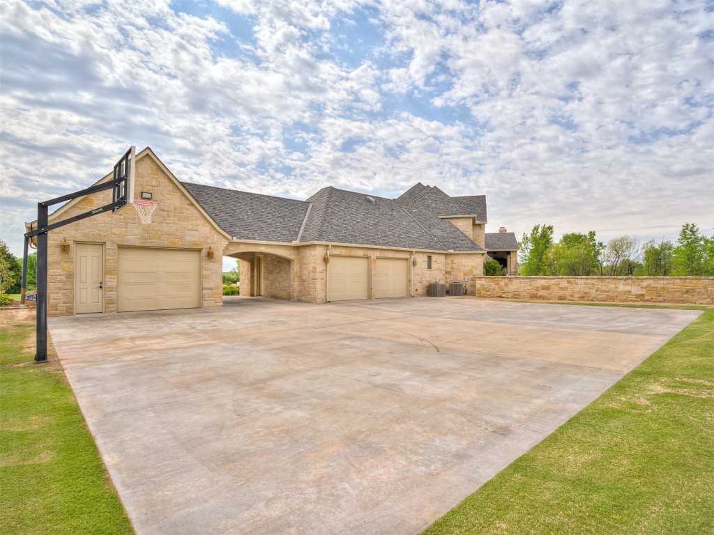 713 N 76 Highway, Newcastle, OK 73065 view of front of home with a garage and a front yard