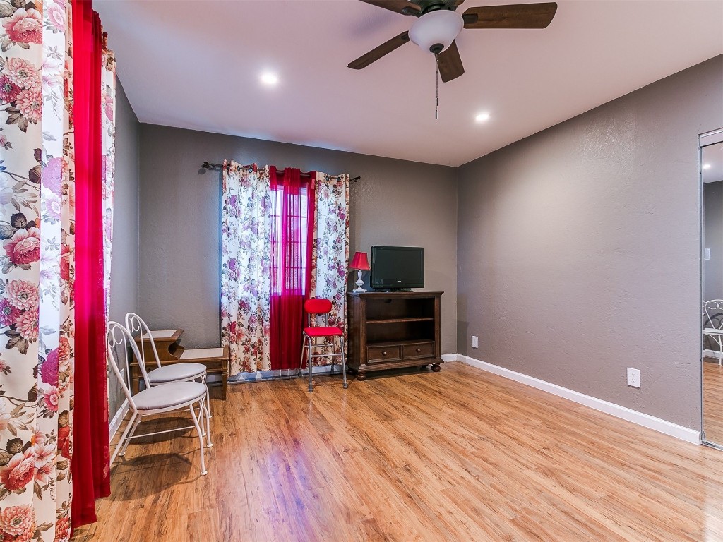 2830 W Georgia Avenue, Chickasha, OK 73018 sitting room featuring wood-type flooring and ceiling fan