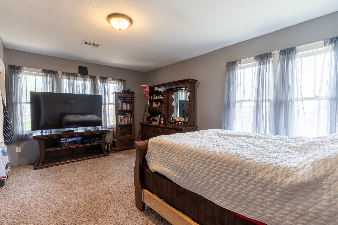 1342 E Whittaker Street, Shawnee, OK 74801 bedroom featuring carpet flooring
