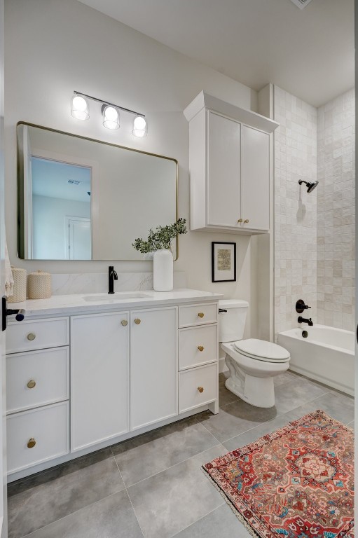 6309 Canopy Lane, Edmond, OK 73025 full bathroom with tiled shower / bath, toilet, tile floors, and vanity