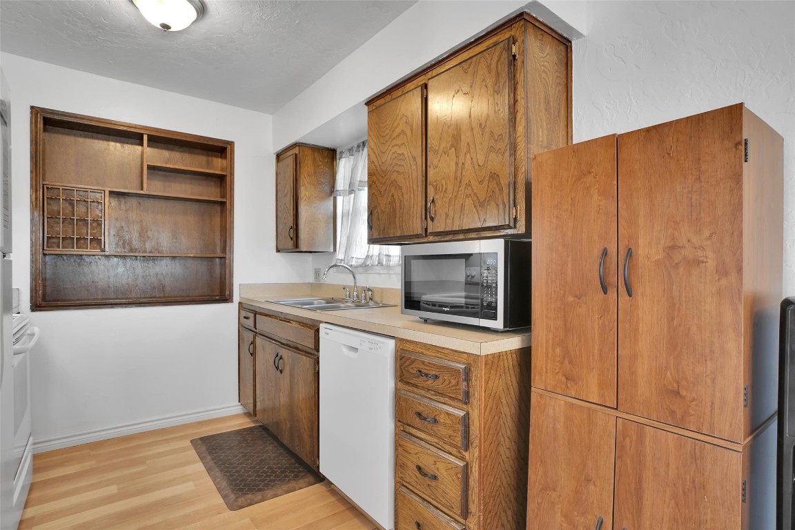 505 Libra Street, Altus, OK 73521 kitchen featuring sink, dishwasher, and light hardwood / wood-style flooring