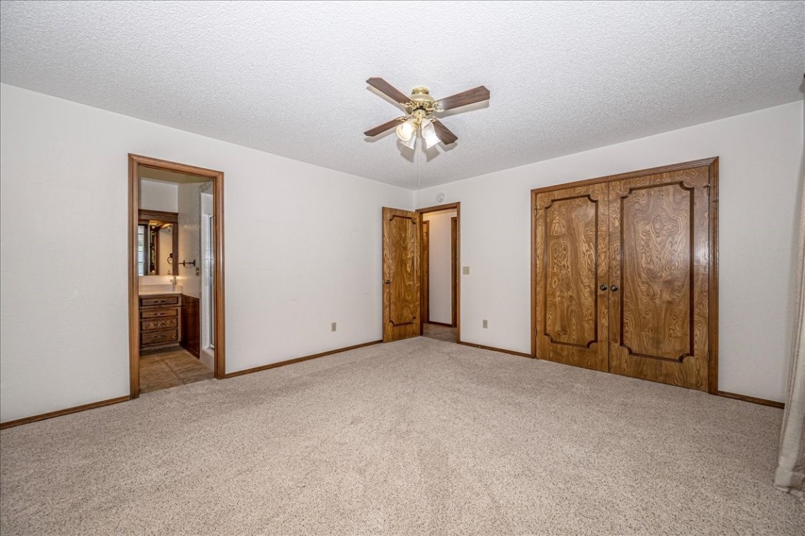 923 Rosebrier Court, Guthrie, OK 73044 spare room featuring plenty of natural light, carpet floors, ceiling fan, and a textured ceiling