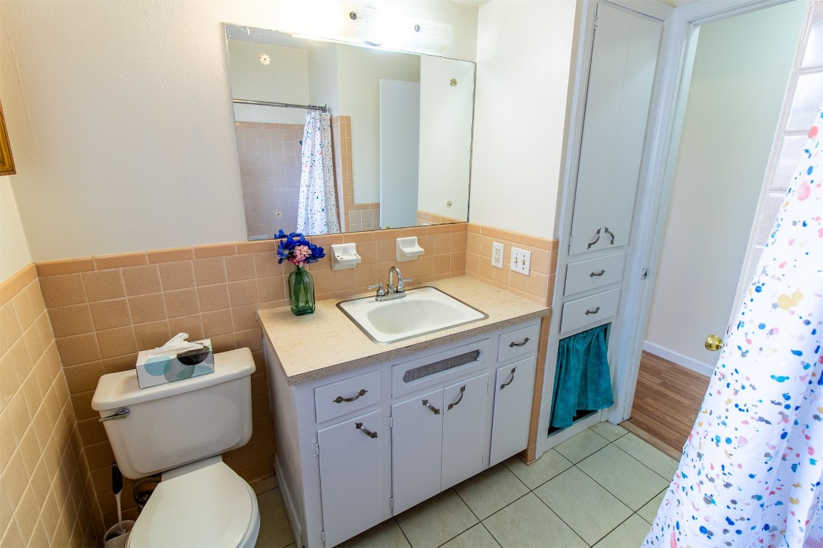 4704 Leslie Drive, Del City, OK 73115 bathroom featuring tile walls, backsplash, toilet, tile flooring, and vanity