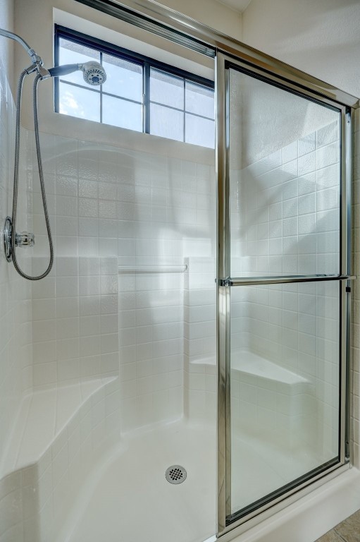 928 Heather Glen Terrace, Norman, OK 73072 bathroom featuring an enclosed shower