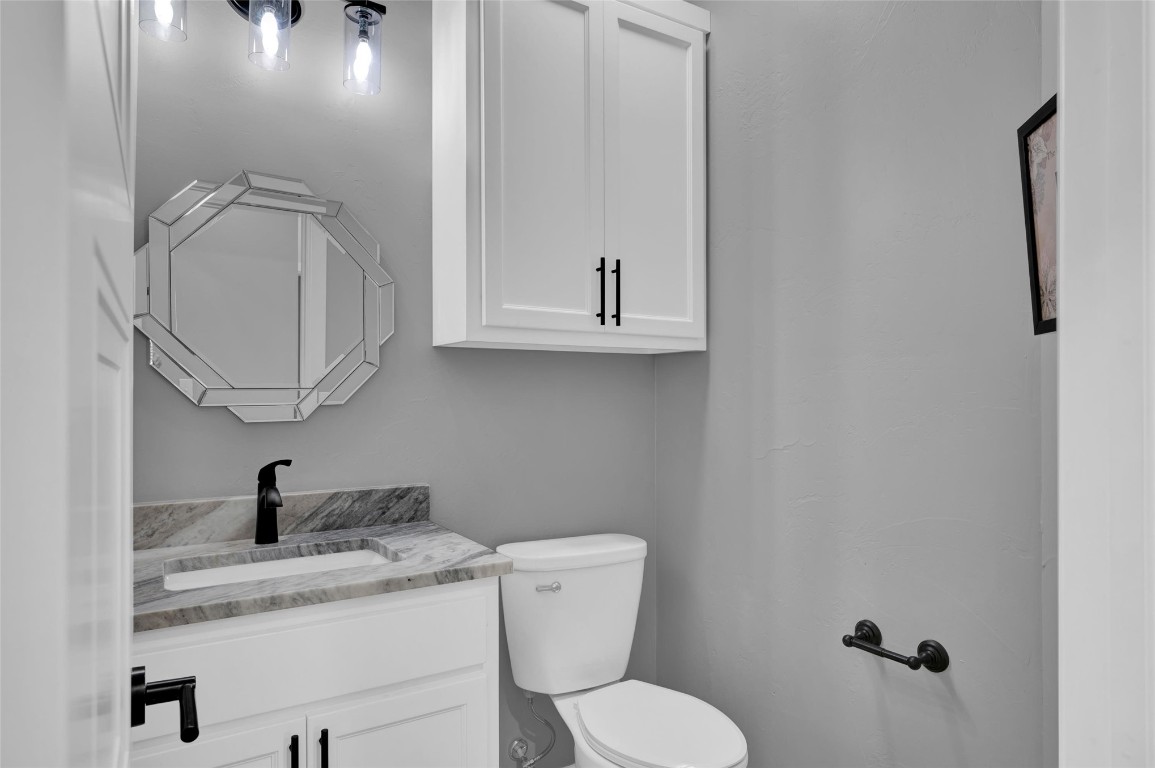 2704 Woodlawn Court, Shawnee, OK 74804 bathroom with vanity and toilet