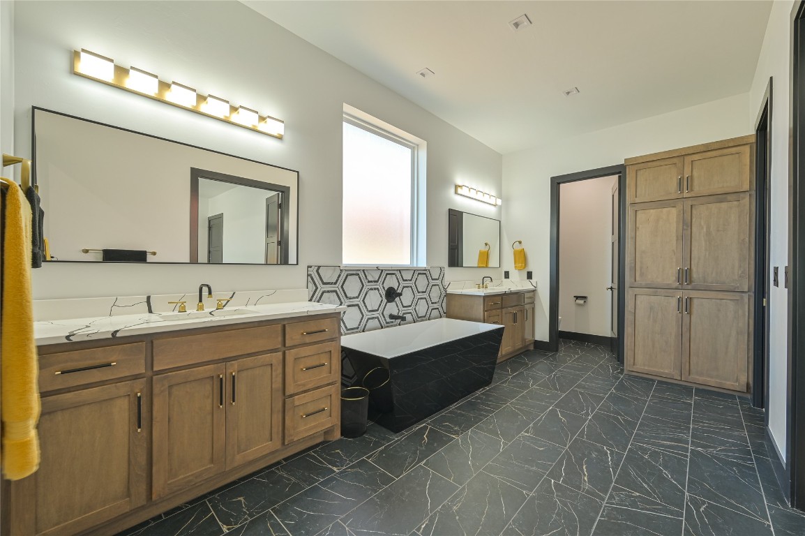 4924 Wellman Way, Norman, OK 73072 bathroom with vanity, tile floors, and a bathtub
