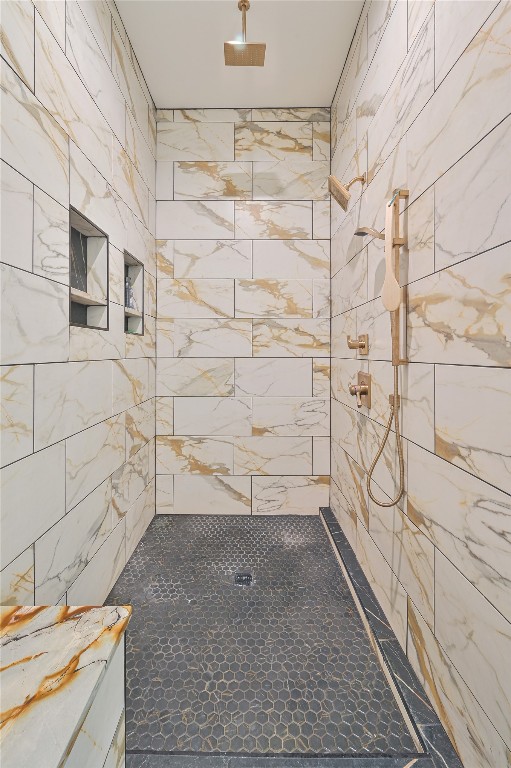 4924 Wellman Way, Norman, OK 73072 bathroom featuring tiled shower