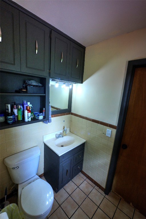 717 W Washington Street, Purcell, OK 73080 bathroom with tile walls, toilet, tile flooring, tasteful backsplash, and vanity