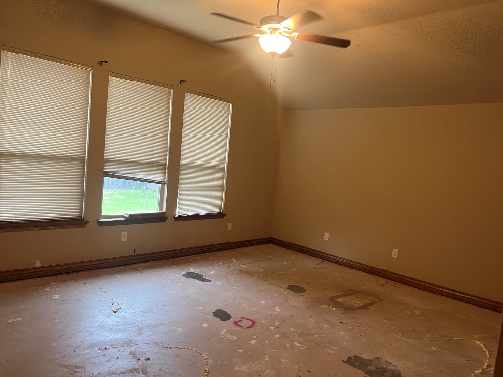 517 Hutton Road, Yukon, OK 73099 unfurnished room with lofted ceiling and ceiling fan