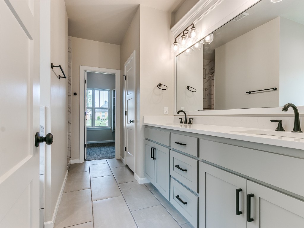500 Carlow Way, Yukon, OK 73099 full bathroom featuring oversized vanity, toilet, tile floors, and tiled shower / bath combo