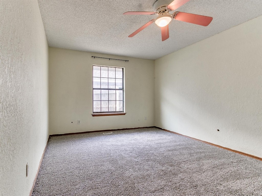 613 Cactus Court, Yukon, OK 73099 unfurnished room featuring a textured ceiling, ceiling fan, and carpet floors