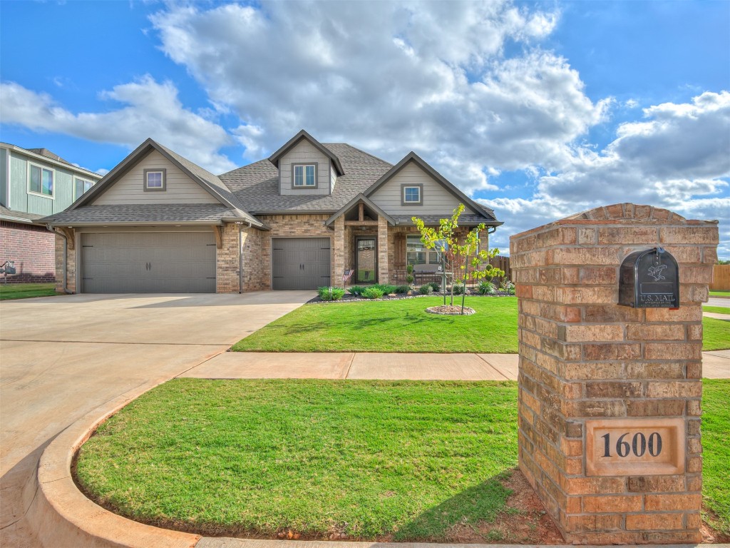 1600 NE 33rd Terrace, Moore, OK 73160 craftsman-style house featuring a front lawn and a garage