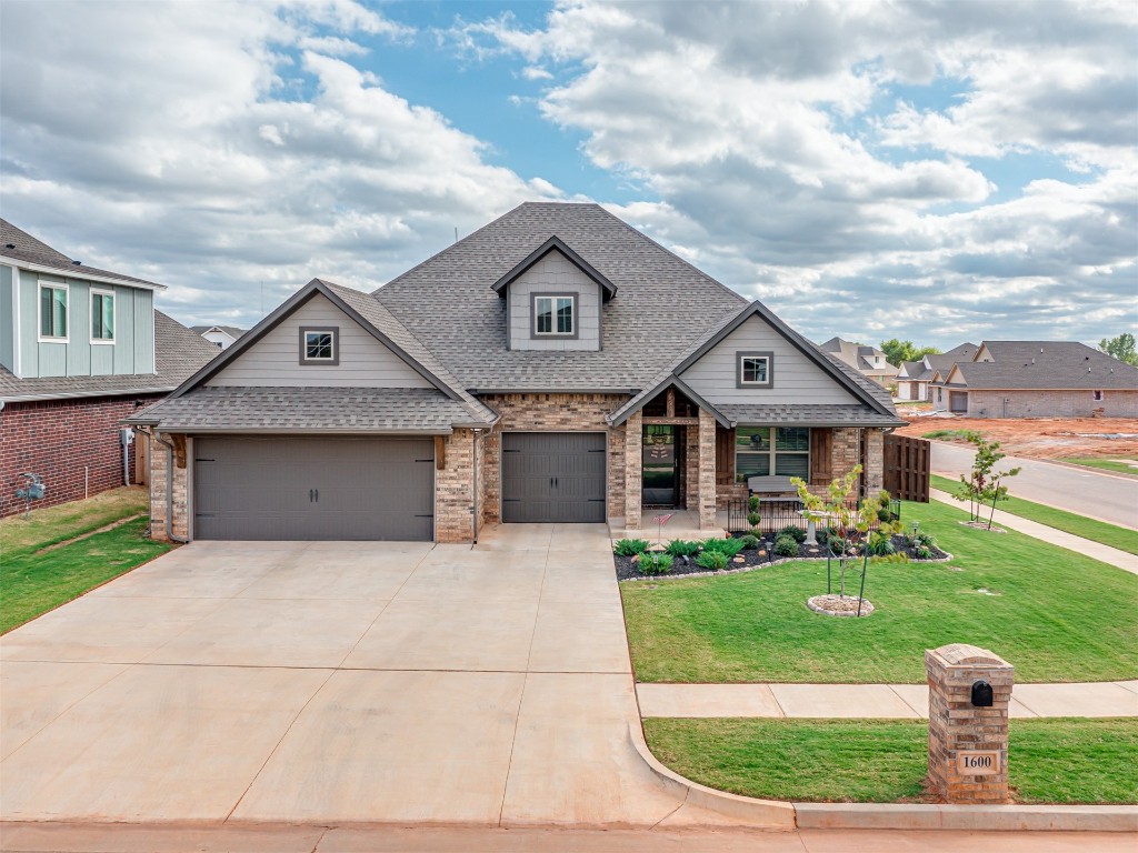 1600 NE 33rd Terrace, Moore, OK 73160 view of drone / aerial view