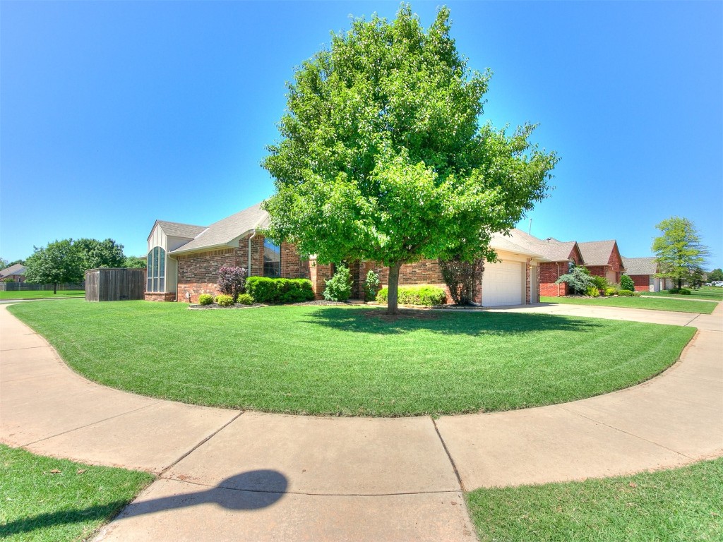 17001 Kemble Lane, Edmond, OK 73012 exterior space featuring a garage and a front yard