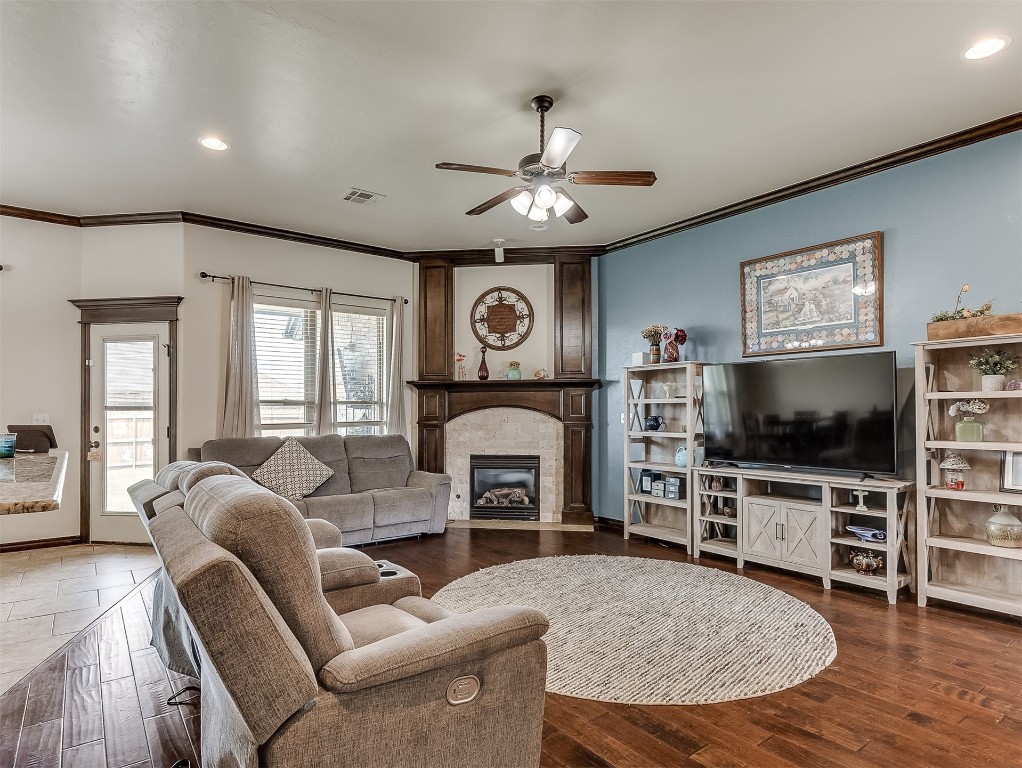 9117 NW 139th Street, Yukon, OK 73099 tiled living room with crown molding and ceiling fan