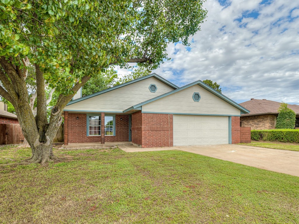 935 W Ridgehaven Way, Mustang, OK 73064 single story home with a front yard and a garage