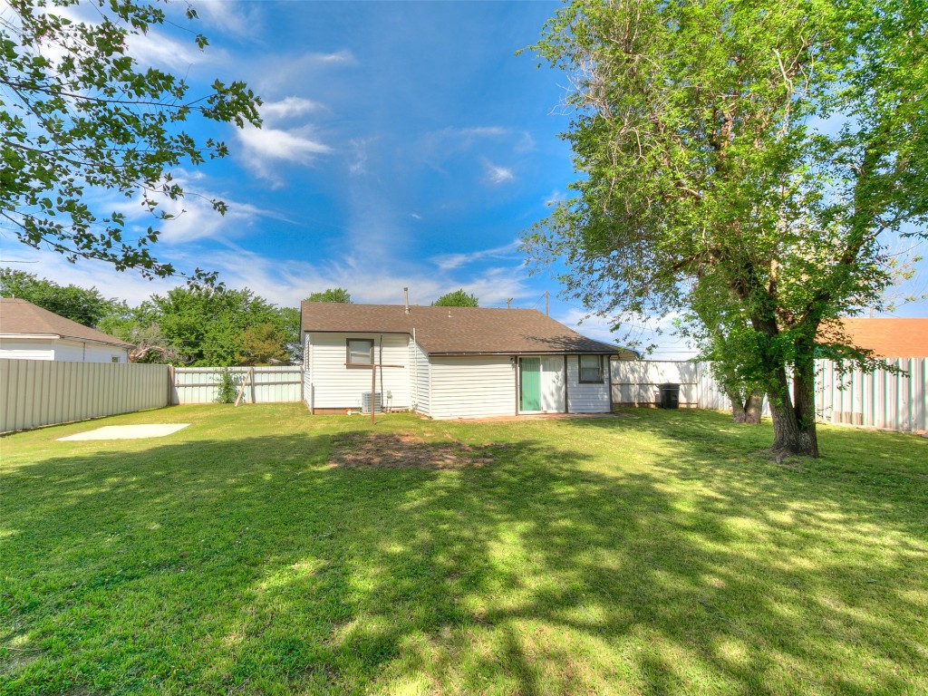 2836 Hillcrest Avenue, Moore, OK 73160 back of property with a lawn