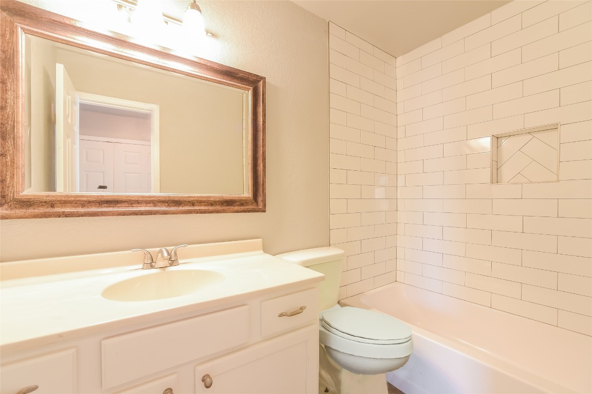 1612 N 8th Street, Moore, OK 73160 full bathroom with vanity, toilet, and tiled shower / bath