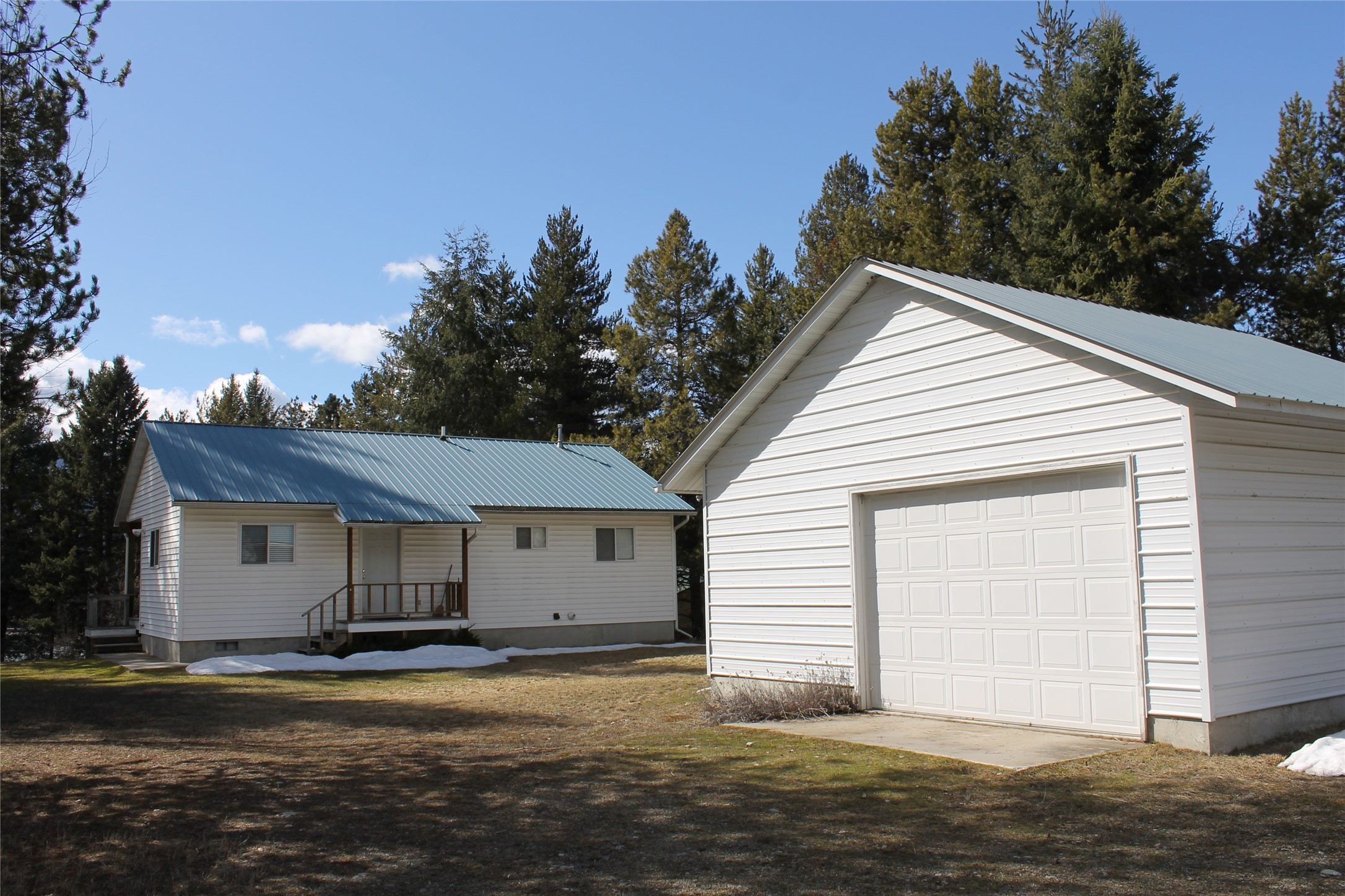 2 bedroom, 1 1/2 bath home with unfinished basement on .49 acres with Avista Frontage on the Noxon Reservoir.
The unfinished basement with exterior access has a 1/2 bath.  Oversized Single car garage.