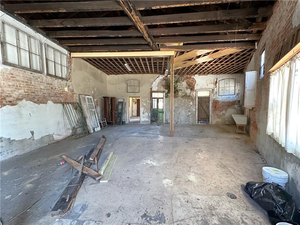 1662 Annunciation Street, New Orleans, Louisiana image 2