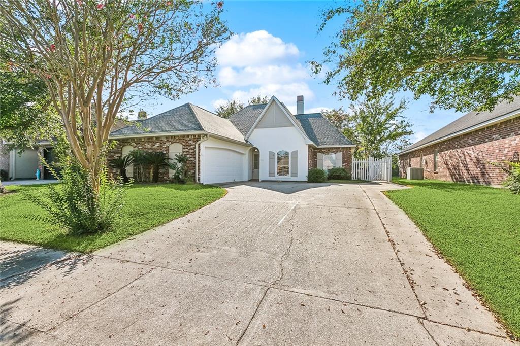 2304 Hunters Trail Drive, Baton Rouge, Louisiana image 2