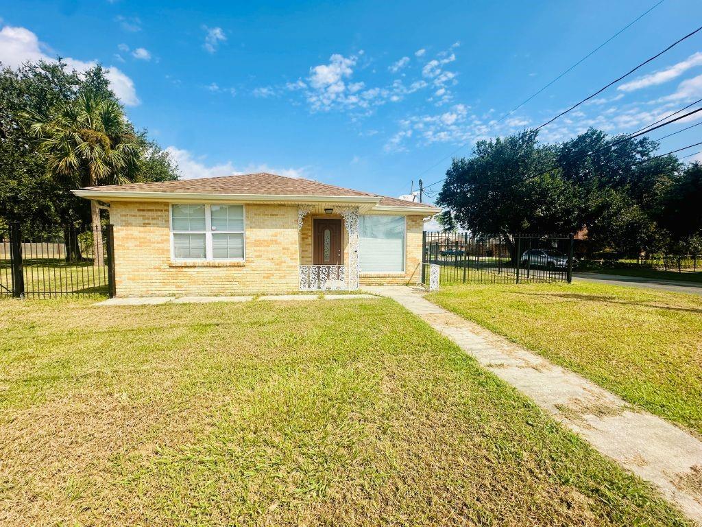 201 W Celestine Street, Chalmette, Louisiana image 1