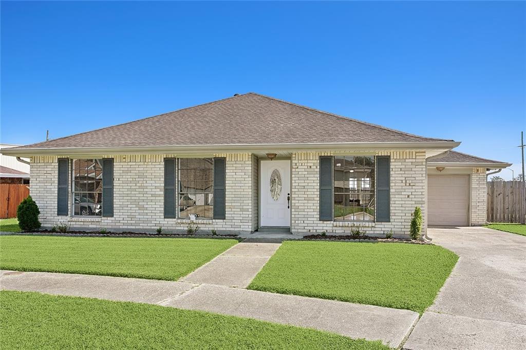 2137 Vineyard Lane, Harvey, Louisiana image 1