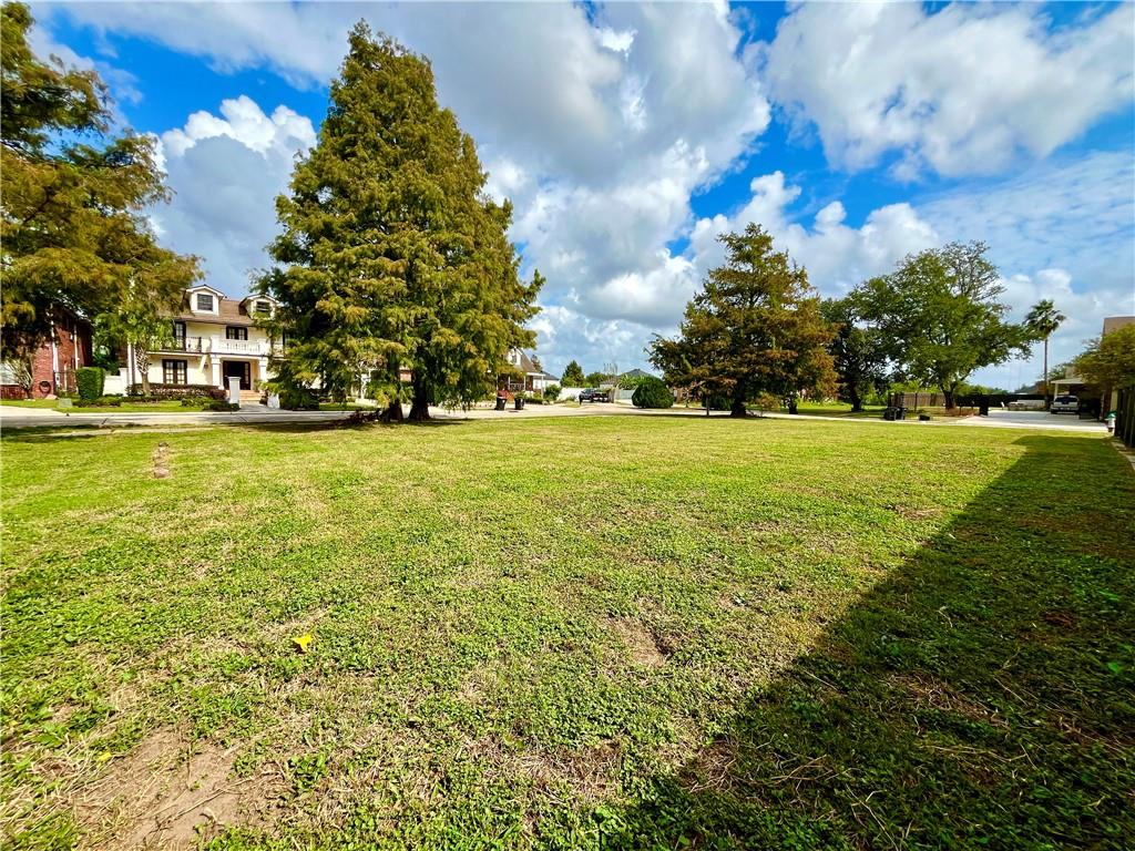 24 N Queens Court, Chalmette, Louisiana image 2